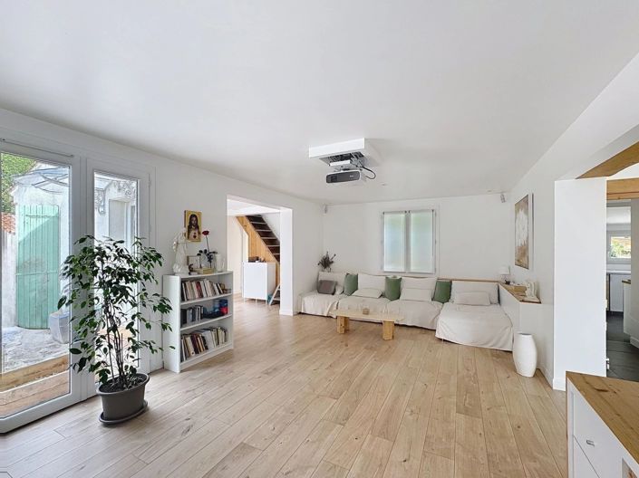 Image No.8-4 Bed House for sale