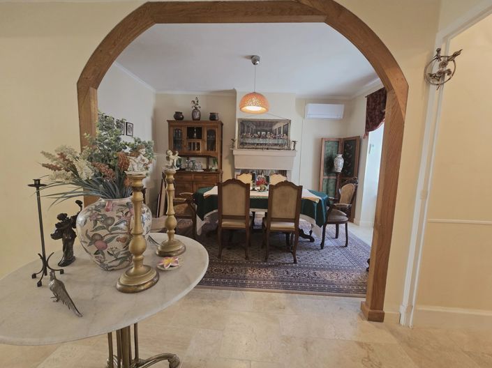 Image No.8-4 Bed House for sale