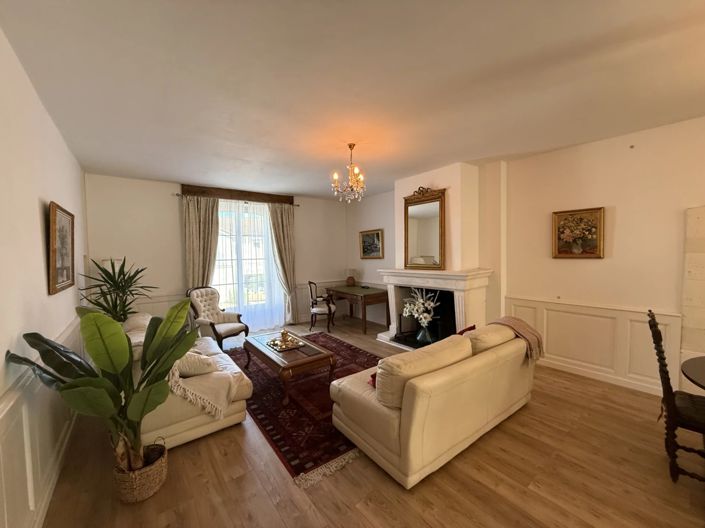 Image No.5-5 Bed House for sale