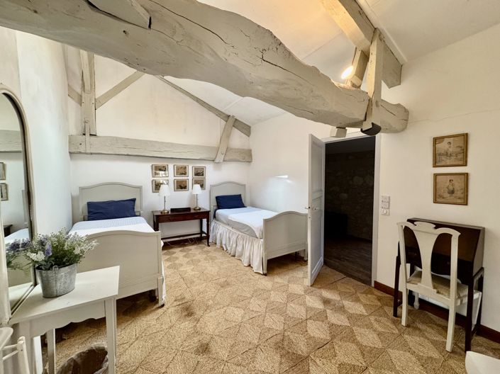 Image No.12-7 Bed House for sale