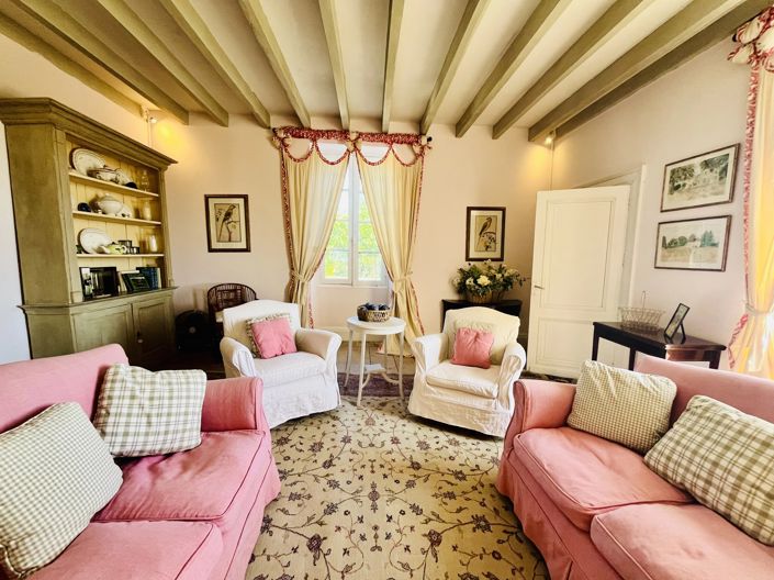 Image No.7-7 Bed House for sale