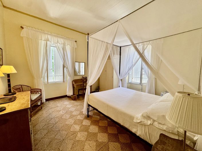 Image No.9-7 Bed House for sale