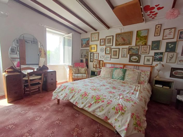 Image No.8-5 Bed House for sale