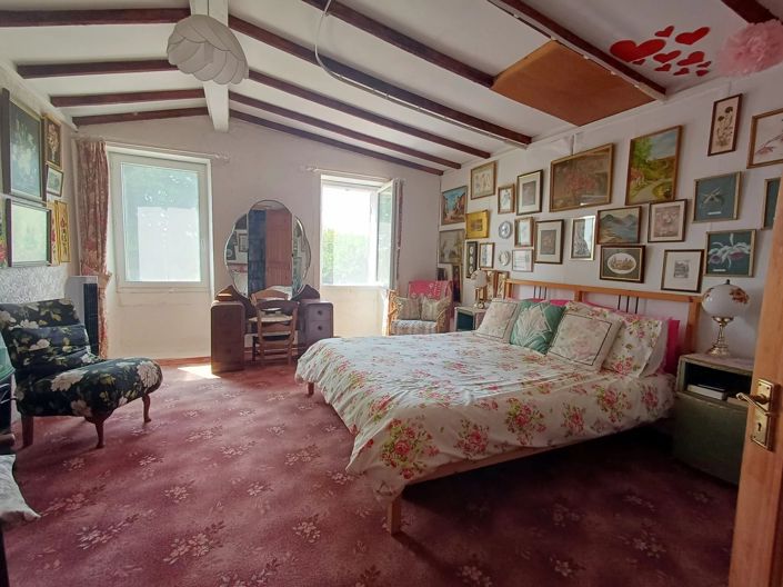 Image No.11-5 Bed House for sale