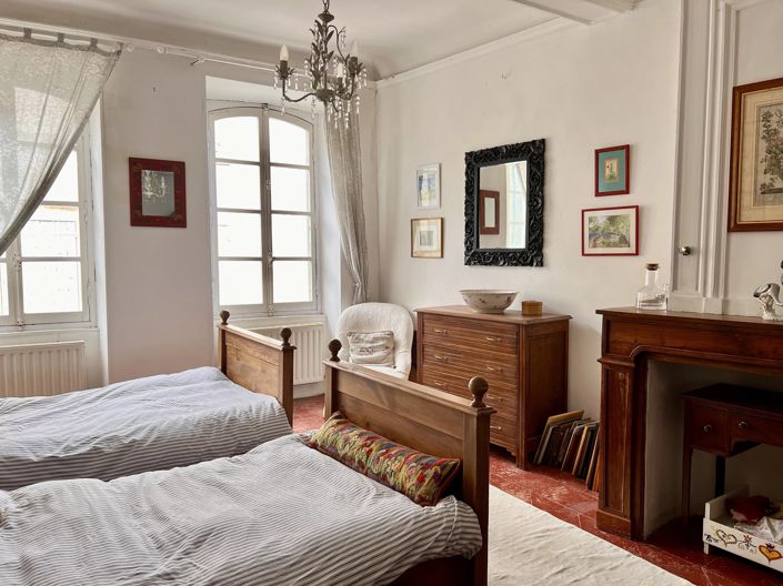 Image No.12-6 Bed House for sale