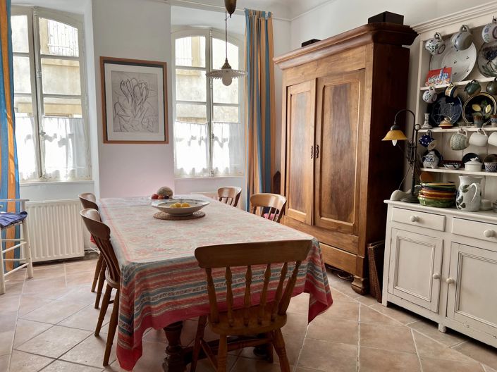 Image No.8-6 Bed House for sale
