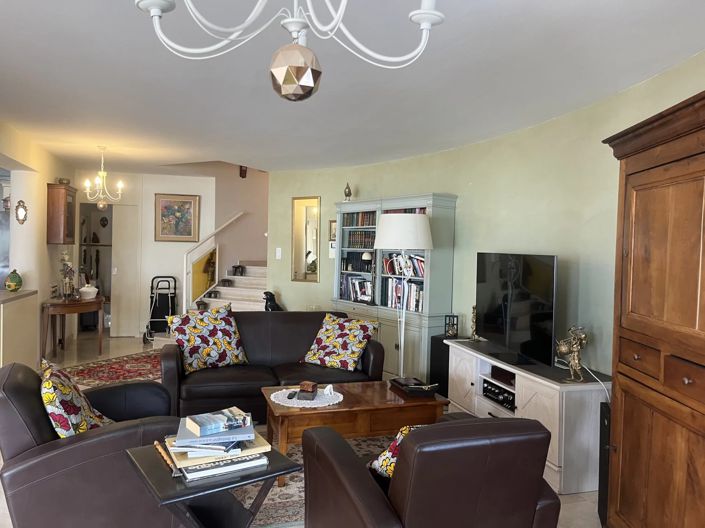 Image No.11-2 Bed Property for sale