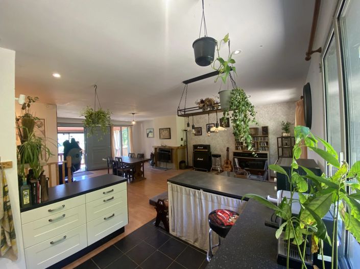 Image No.6-3 Bed House for sale