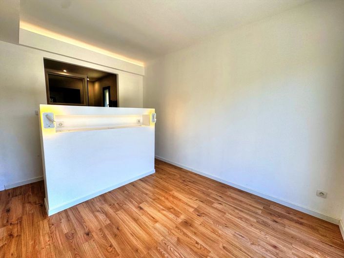 Image No.10-3 Bed House for sale