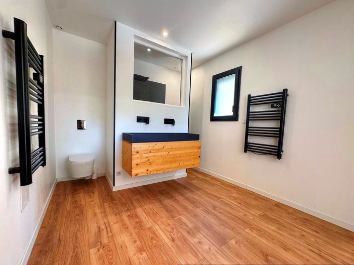 Image No.11-3 Bed House for sale