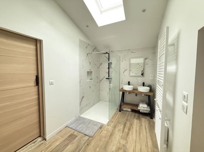 Image No.7-5 Bed House for sale