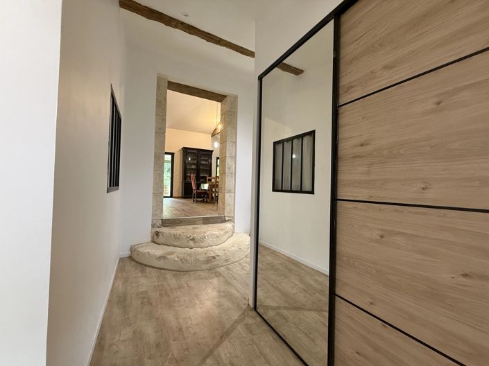 Image No.8-5 Bed House for sale