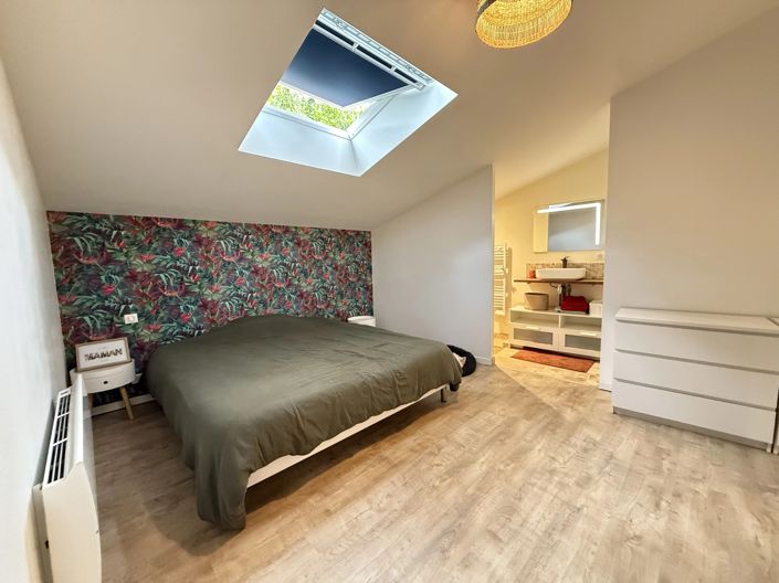 Image No.9-5 Bed House for sale