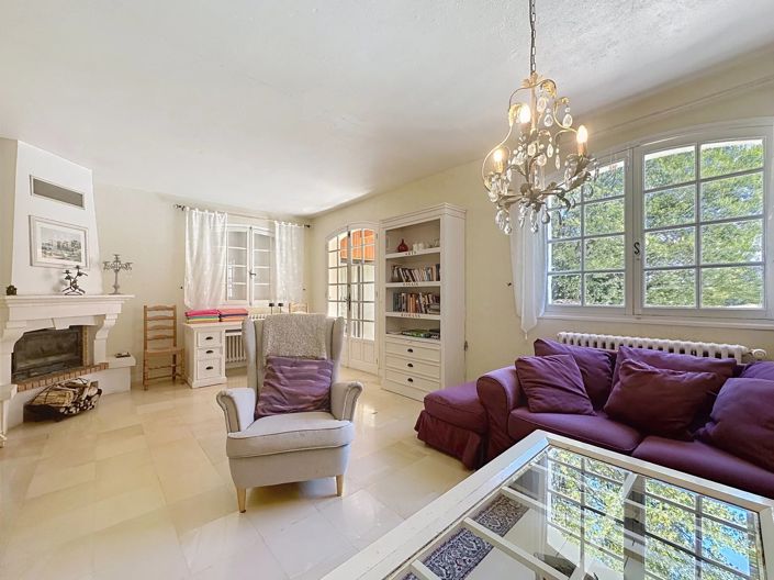 Image No.8-6 Bed House for sale