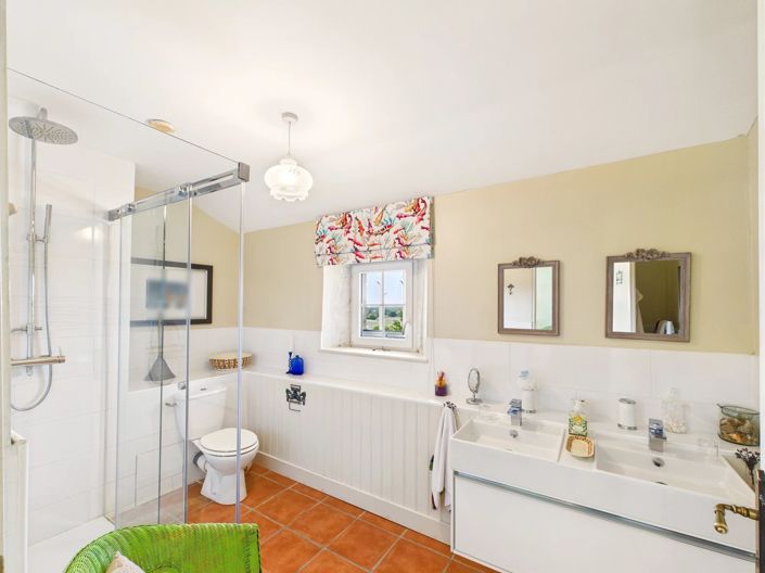 Image No.12-5 Bed House for sale