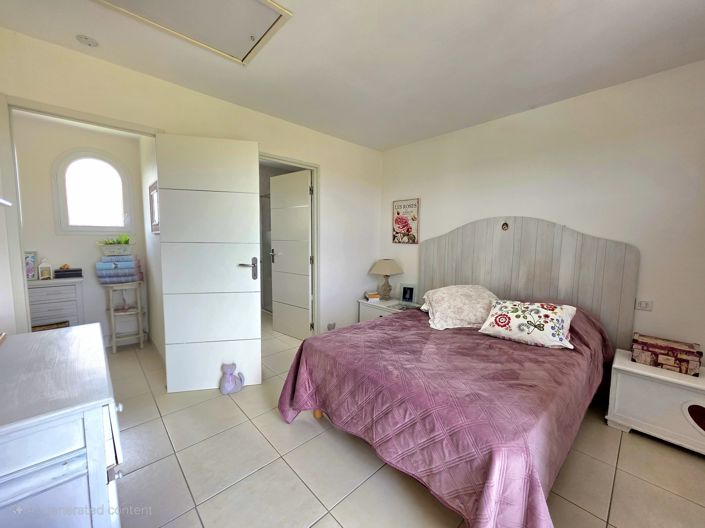 Image No.12-3 Bed House for sale