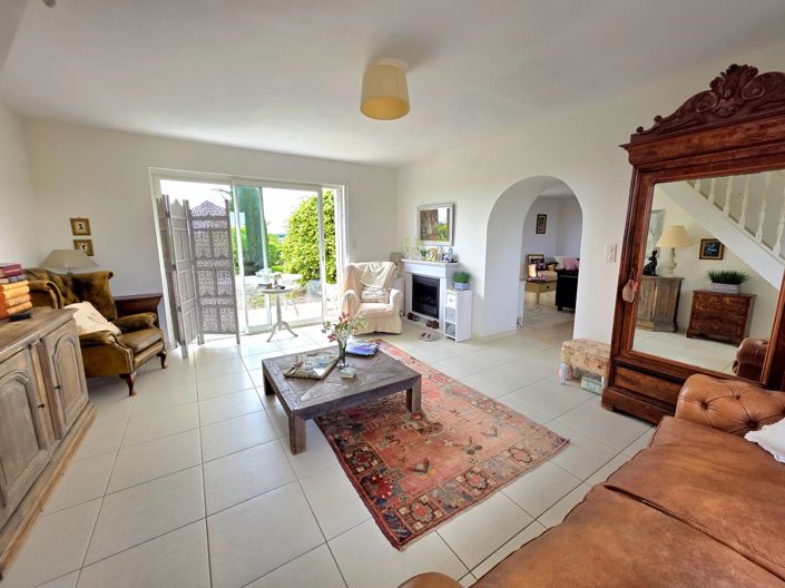 Image No.9-3 Bed House for sale