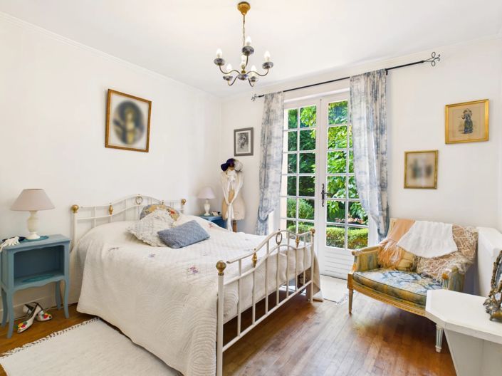 Image No.3-5 Bed House for sale