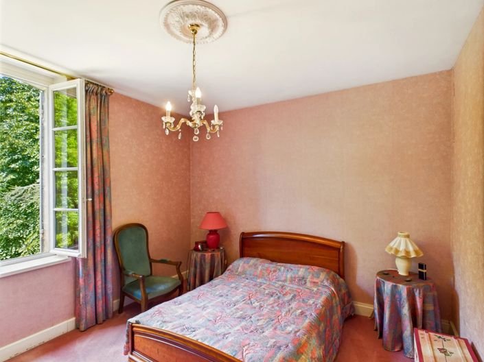 Image No.10-3 Bed House for sale