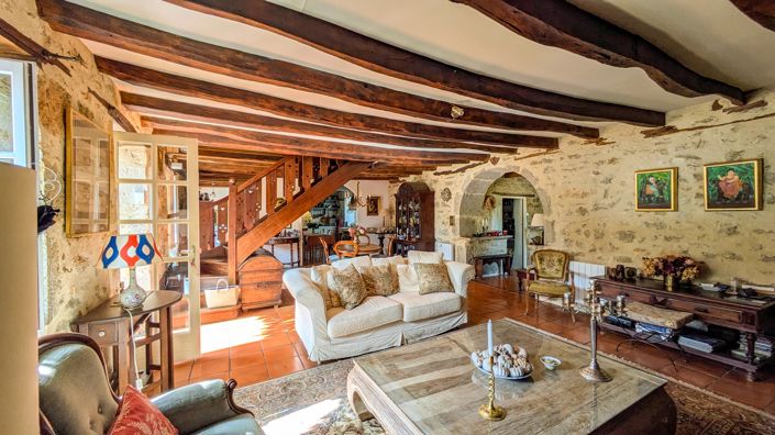 Image No.6-6 Bed House for sale