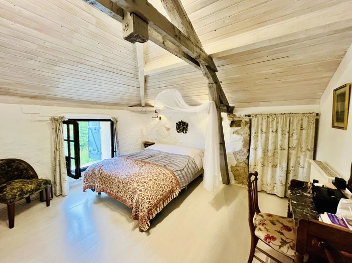 Image No.9-5 Bed House for sale