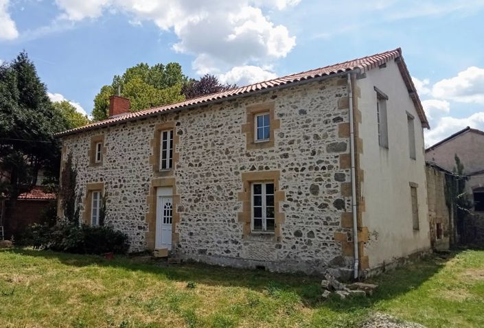 Image No.1-Ferme de 3 chambres à vendre à Confolens