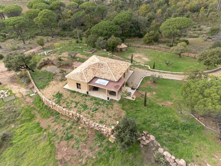 Image No.1-Maison de 1 chambre à vendre à La Garde-Freinet