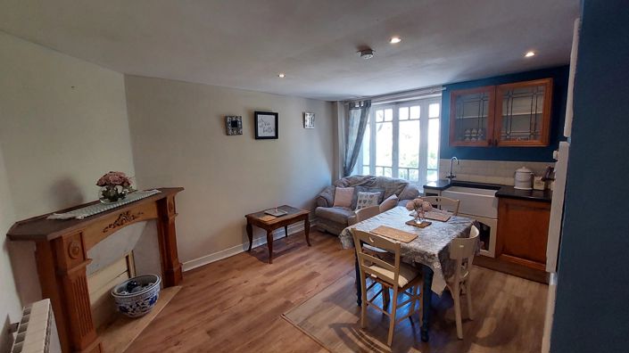 Image No.10-6 Bed Commercial for sale