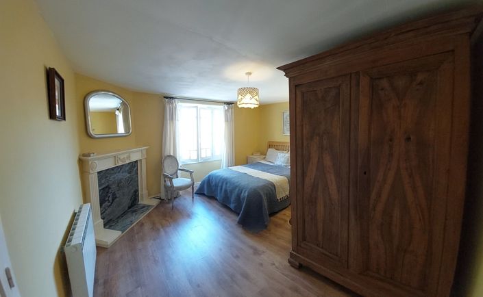 Image No.11-6 Bed Commercial for sale