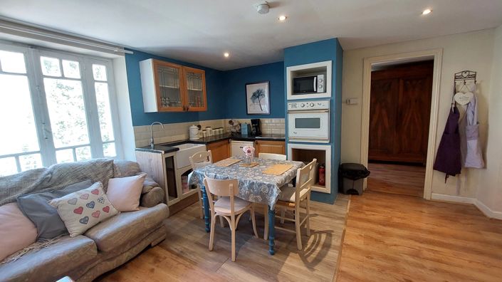 Image No.9-6 Bed Commercial for sale