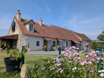 1 - Brigueil-le-Chantre, Village House