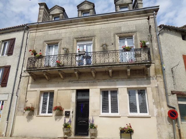 Image No.1-4 Bed House for sale
