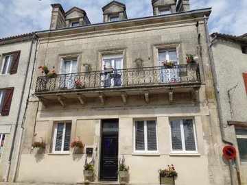 1 - Villefagnan, Maison