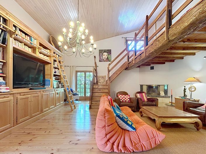 Image No.6-5 Bed House for sale