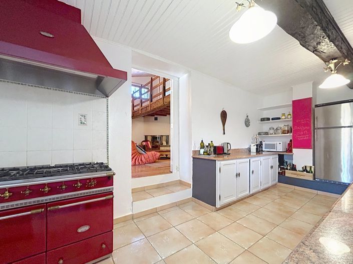 Image No.8-5 Bed House for sale