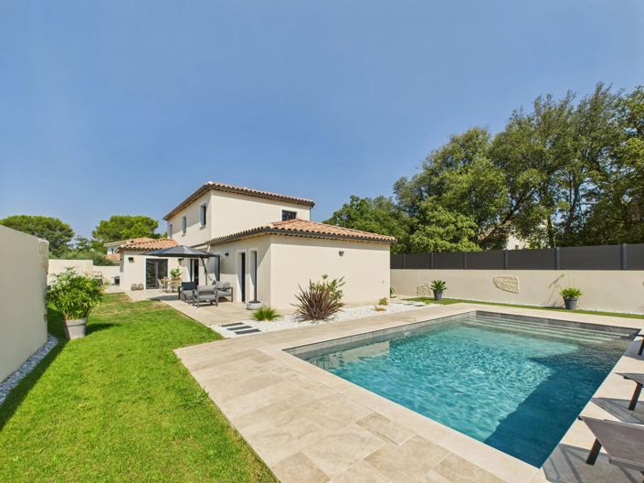 Image No.1-4 Bed Property for sale