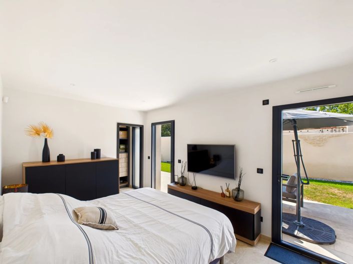 Image No.10-4 Bed Property for sale