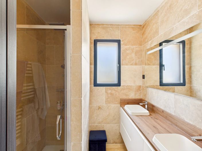 Image No.15-4 Bed Property for sale