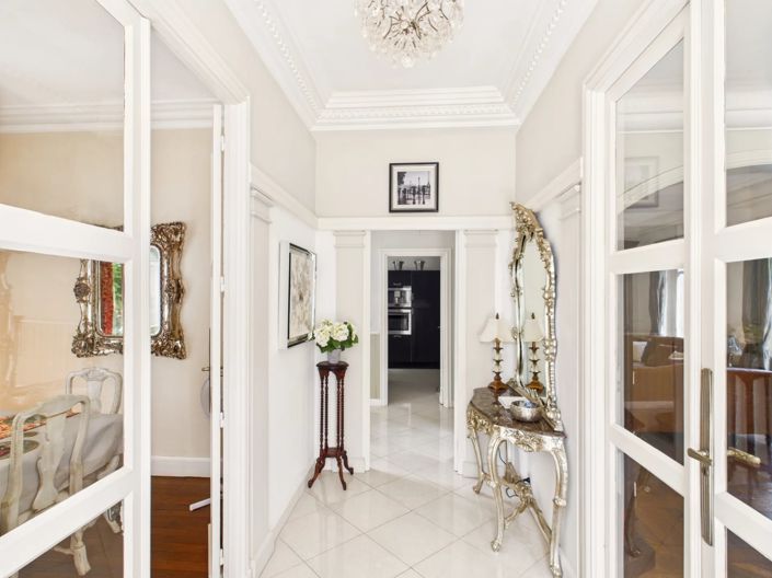 Image No.9-6 Bed House for sale