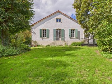 1 - Le Vert, Maison de village
