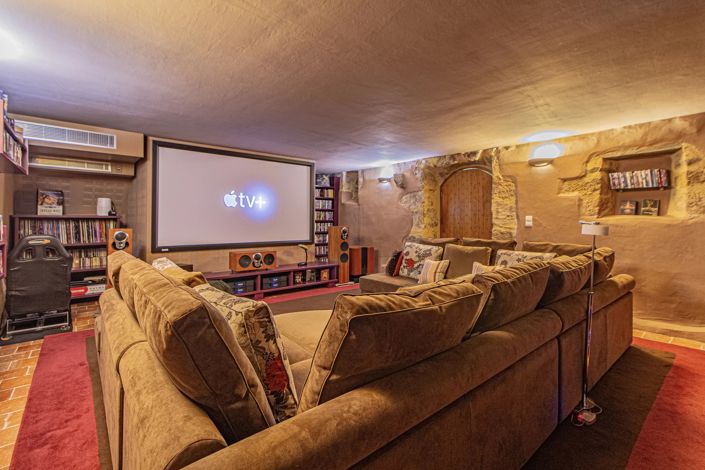 Image No.12-6 Bed House for sale