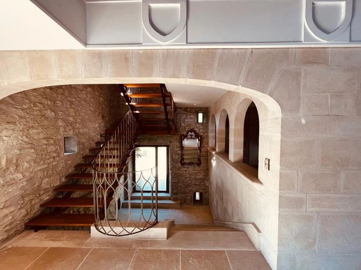 Image No.8-10 Bed House for sale