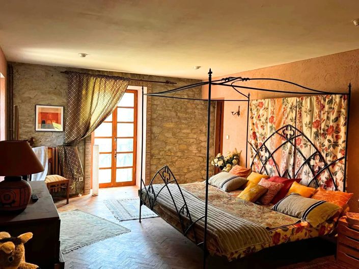 Image No.9-10 Bed House for sale