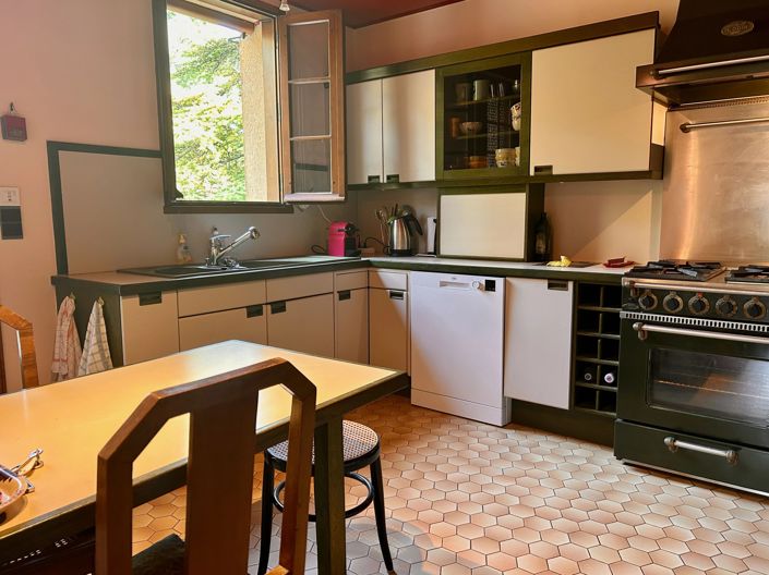 Image No.6-6 Bed House for sale