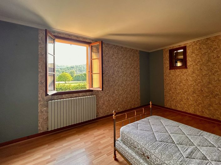 Image No.8-6 Bed House for sale