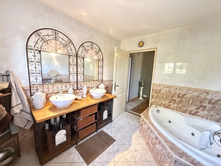 Image No.11-4 Bed House for sale