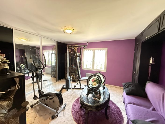 Image No.12-4 Bed House for sale