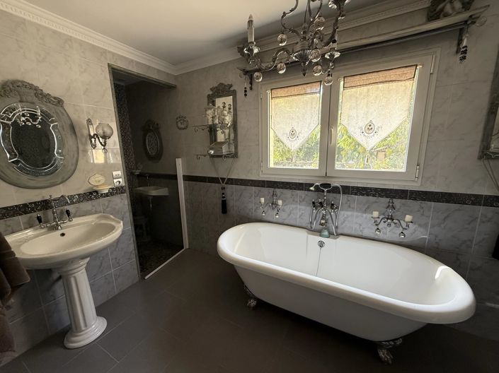 Image No.14-4 Bed House for sale