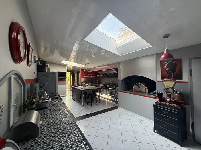 Image No.5-4 Bed House for sale