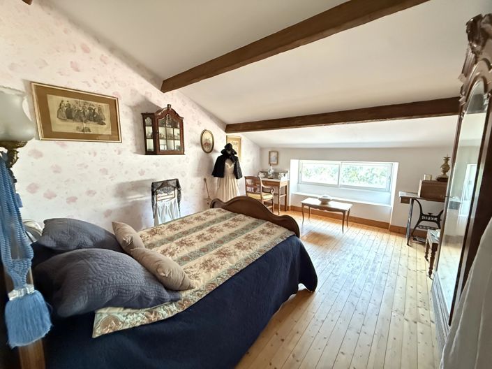 Image No.8-4 Bed House for sale